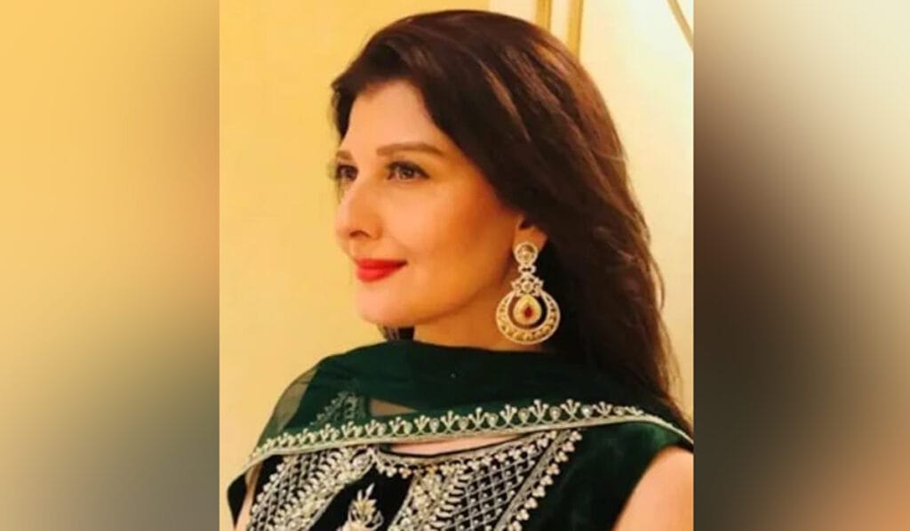 بالی ووڈ اداکارہ سنگیتا بجلانی کے فارم ہاؤس میں توڑ پھوڑ