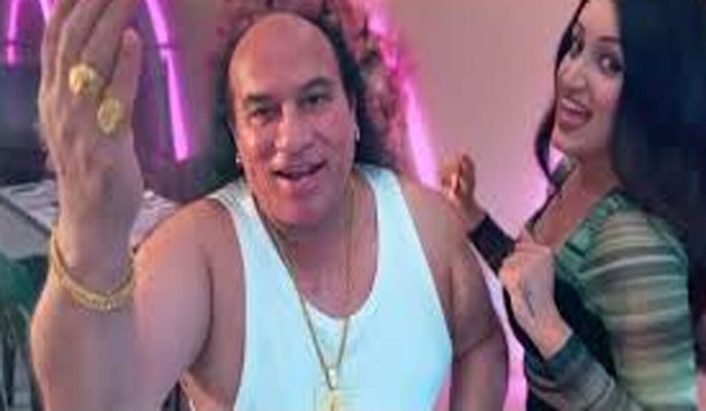 چاہت فتح علی خان کا نیا انداز، ڈسکو سنگر گانا منظرِ عام پر آگیا