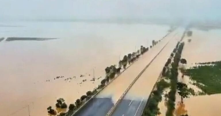 چین:سال بھر کی بارش ایک ہی دن میں،ہزاروں متاثر