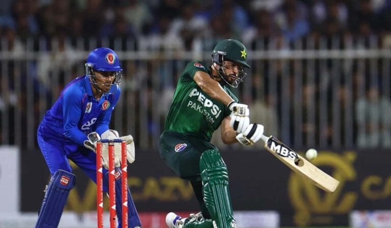 پاکستان کا افغانستان کو 183 رنز کا ہدف