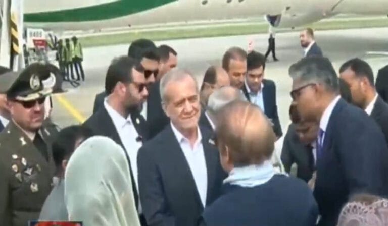 ایرانی صدر2 روزہ سرکاری دورے پر پاکستان پہنچ گئے