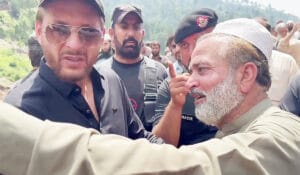 شاہد آفریدی سیلاب زدہ علاقوں میں پہنچ گئے