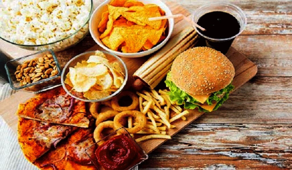 جنک فوڈ کس خطرناک بیماری کے خطرات بڑھا سکتا ہے؟ 1 جنک فوڈ کس خطرناک بیماری کے خطرات بڑھا سکتا ہے؟