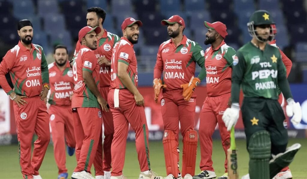 پاکستان نے عمان کو جیت کے لیے 161 رنز کا ہدف دے دیا