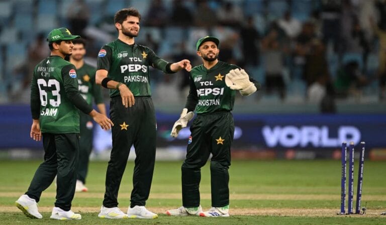 پاکستان کا عمان سے میچ جیت کر فاتحانہ آغاز