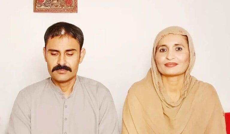 فنٹاسٹک ٹی،پرنسپل کی چپڑاسی سے شادی