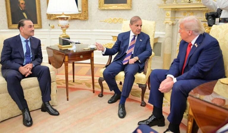 وزیراعظم شہباز شریف کی امریکی صدر ڈونلڈ ٹرمپ سے ملاقات
