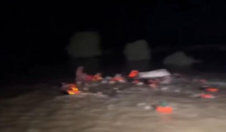 جلالپور پیروالا میں سیلاب متاثرین کی کشتی الٹ گئی