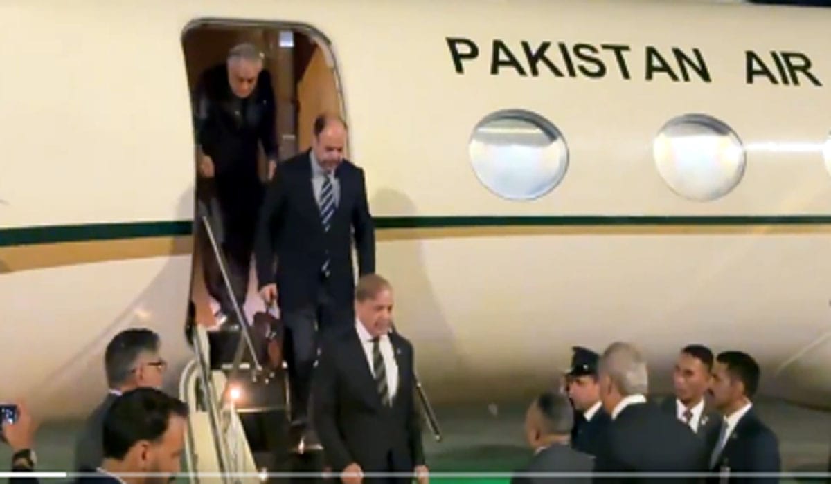 وزیراعظم شہباز شریف 3روزہ سرکاری دورے پرکوالالمپور پہنچ گئے