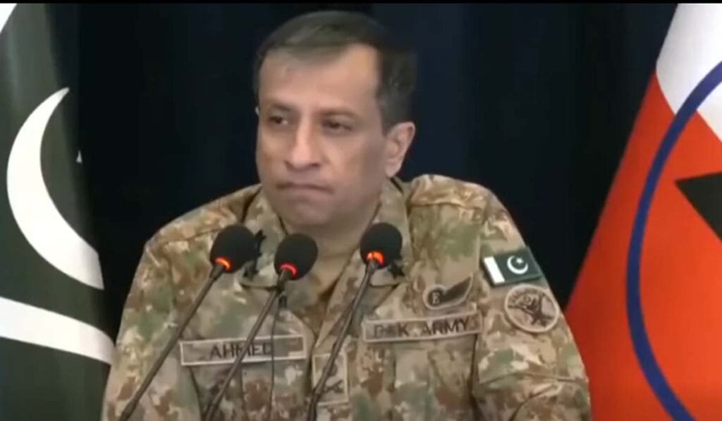 شہداء کا ذکر کرتے ہوئے ڈی جی آئی ایس پی آر آبدیدہ ہو گئے