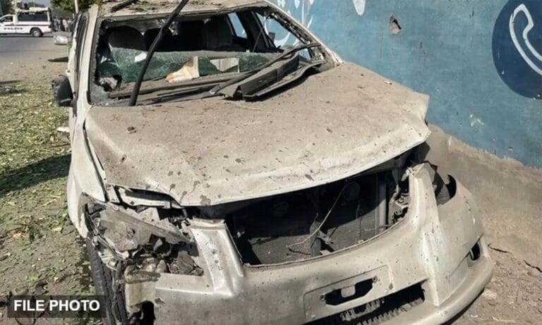 تربت میں ڈپٹی کمشنر کیچ کے قافلے پر دھماکا اور فائرنگ، 6 پولیس اہلکار زخمی۔