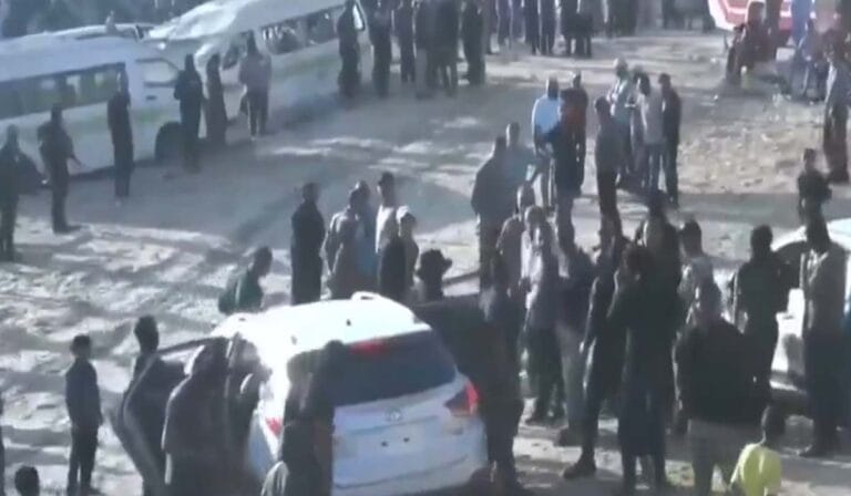 غزہ امن معاہدہ،7 اسرائیلی یرغمالی رہا،ریڈ کراس کے سپرد