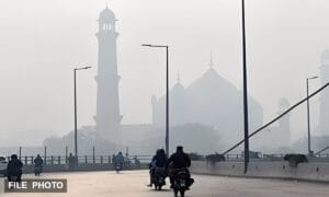 آلودہ ہوا میں سانس لینا مشکل، لاہور کا ائیر انڈیکس 358 تک پہنچ گیا