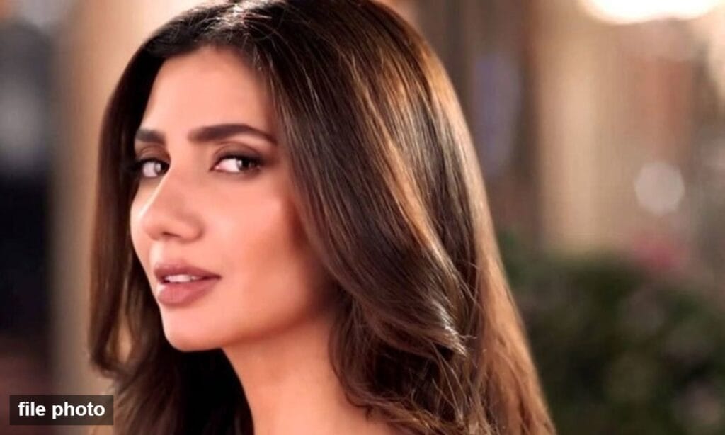 ماہرہ خان نے آئی برو لفٹ سے متعلق تمام خبروں کو بے بنیاد قرار دے دیا۔