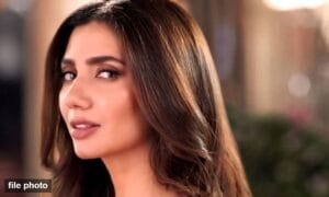 ماہرہ خان نے آئی برو لفٹ سے متعلق تمام خبروں کو بے بنیاد قرار دے دیا۔