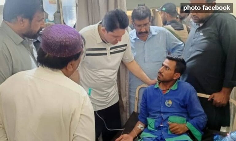 کوئٹہ:پولیس موبائل پر ہینڈ گرنیڈ حملہ،13 زخمی