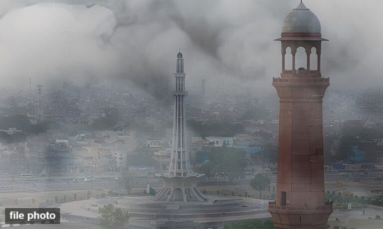 پنجاب میں شدید سموگ، لاہور دوبارہ دنیا کا آلودہ ترین شہر قرار دیا گیا۔
