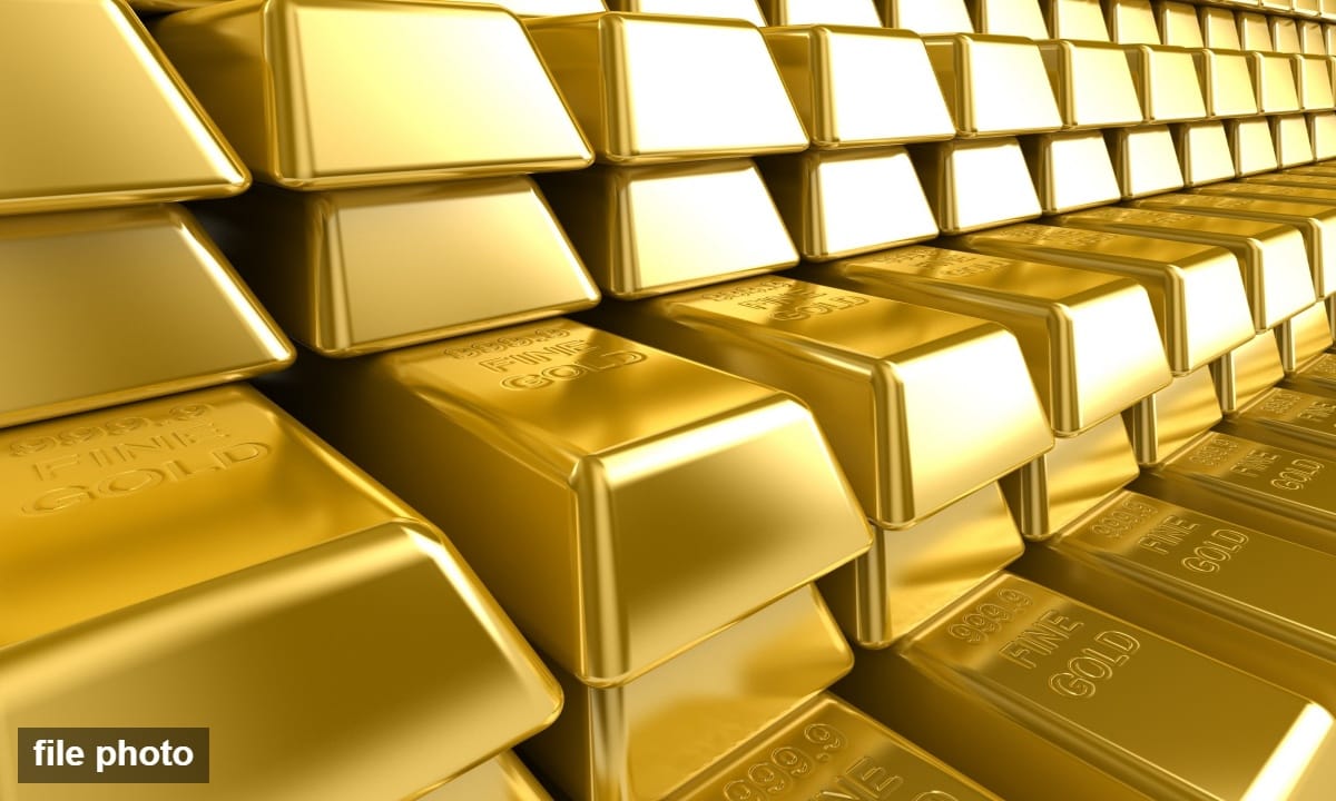 سونے کی تیز رفتار اُڑان تھم گئی قیمت میں نمایاں کمی ریکارڈ کی گئی۔