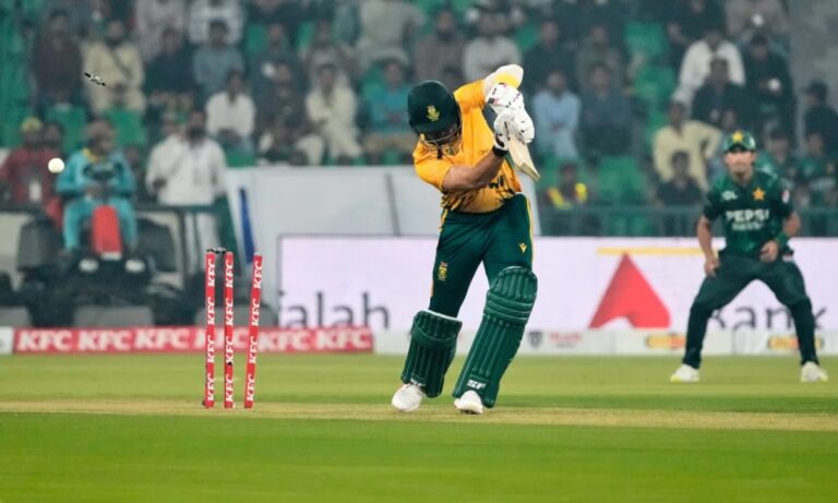 پاکستان کو جنوبی افریقا کے خلاف جیت کیلئے 111 رنز کا ہدف