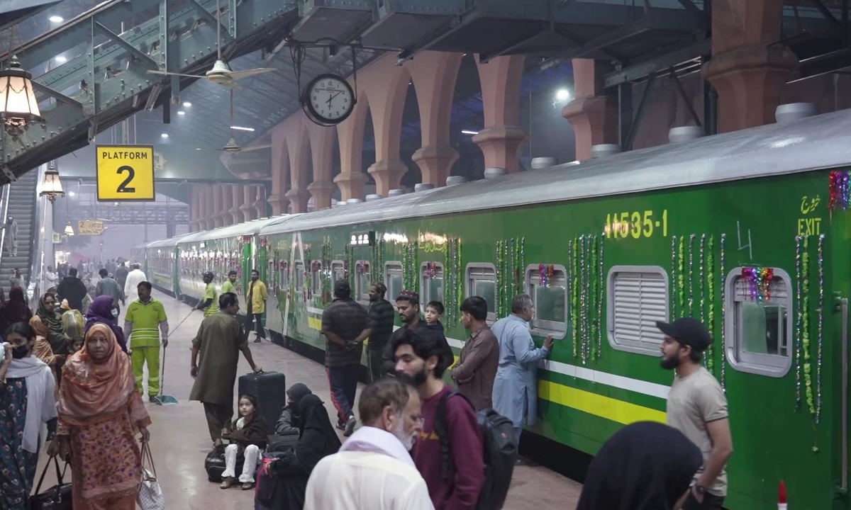 لاہور تا راولپنڈی ریل کار کے نئے ریک کا افتتاح