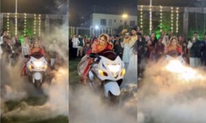 شادی میں دلہن کی ہیوی بائیک پر انٹری،ویڈیو وائرل