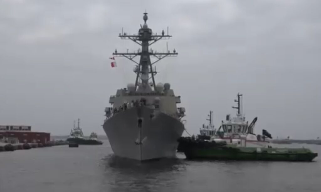 پاک بحریہ کا جہاز مالدیپ بندرگاہ پہنچ گیا