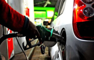 پٹرول برقرار،ڈیزل14 روپے فی لیٹر سستا