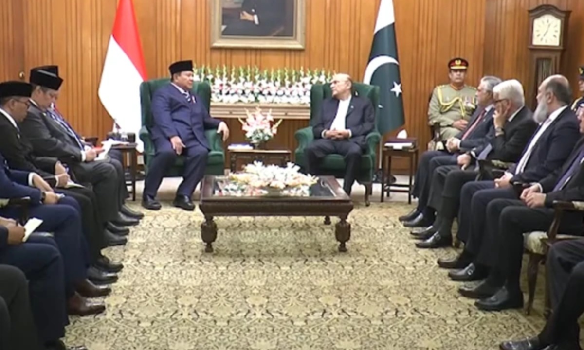 صدر مملکت نے انڈونیشیا کے صدر کو نشانِ پاکستان سے نواز دیا