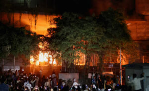 بنگلادیش میں انقلابی طالبعلم کے قتل پر بھارت مخالف پُرتشدد مظاہرے