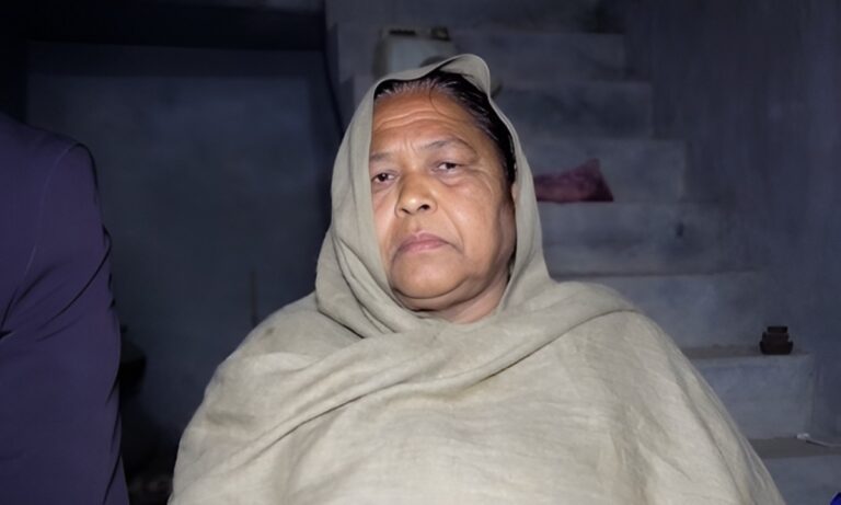 40 سال بعد بنگلادیش جانے والی رضیہ آف لوڈ