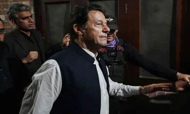 پارلیمنٹ ہاؤس میں پی ٹی آئی اور اپوزیشن کا رات بھر دھرنا جاری
