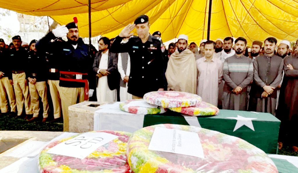 بنوں،مسجد سے اغوا کے بعد شہید اہلکاروں کی نماز جنازہ ادا