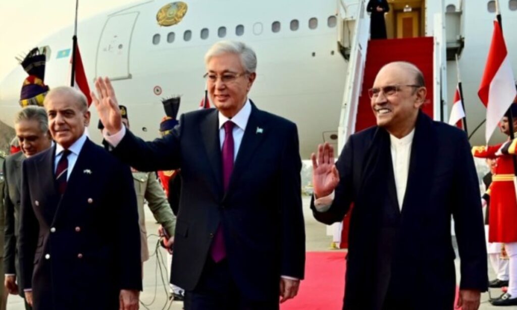 قازقستان کے صدر پاکستان پہنچ گئے