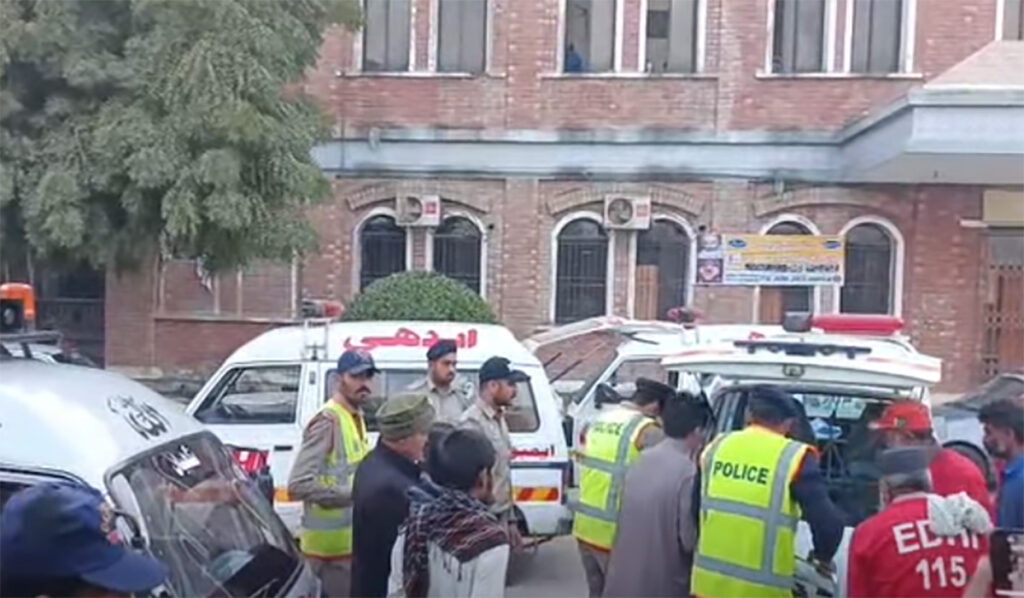 خیرپور،مسافر بس اور ٹریلر میں تصادم،11 جاں بحق،10 زخمی