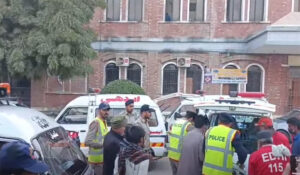 خیرپور،مسافر بس اور ٹریلر میں تصادم،11 جاں بحق،10 زخمی