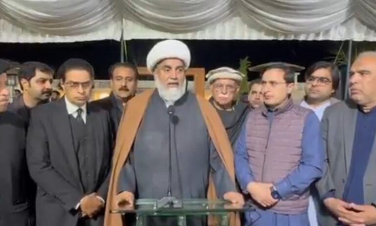 اپوزیشن اتحاد کا عمران خان کے علاج تک پارلیمنٹ ہاؤس کے باہر دھرنا