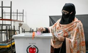 بنگلادیش میں عام انتخابات کے لیے پولنگ کا عمل جاری