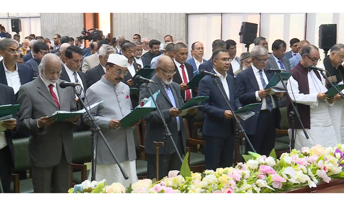 بنگلہ دیش کے نومنتخب ارکان پارلیمنٹ نے حلف اٹھا لیا