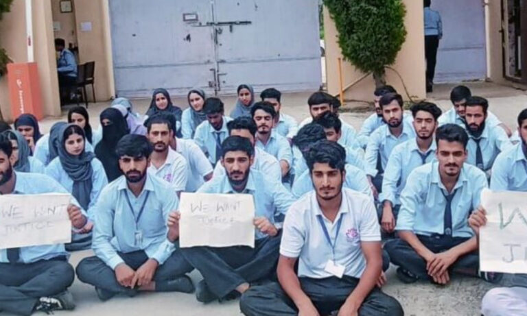میواڑ یونیورسٹی میں نرسنگ طلبہ کی ہڑتال کے بعد 33 کشمیری طلبہ معطل