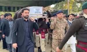 کیپٹن عباس خان شہید کی نمازِ جنازہ پشاور میں ادا