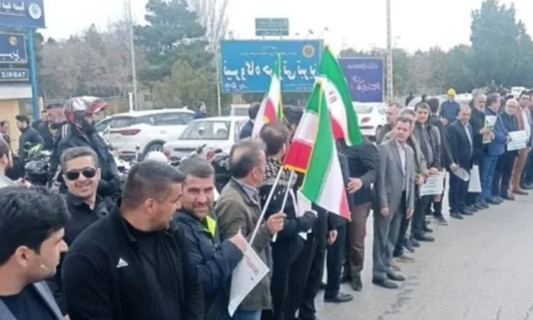 ایرانی عوام نے اہم پلوں اور بجلی گھروں پر انسانی زنجیر بنا دی