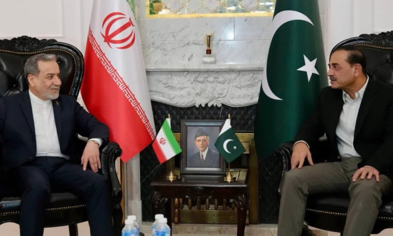 ایرانی وزیر خارجہ کی فیلڈ مارشل سے اسلام آباد میں اہم ملاقات
