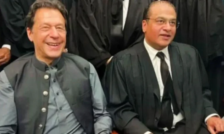 عمران خان کے وکیل بھی آنکھ کی بیماری کا شکار