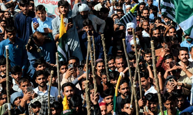 آزاد کشمیر میں ریاست مخالف سرگرمیوں پر بڑا کریک ڈاؤن، متعدد سرکاری ملازمین معطل
