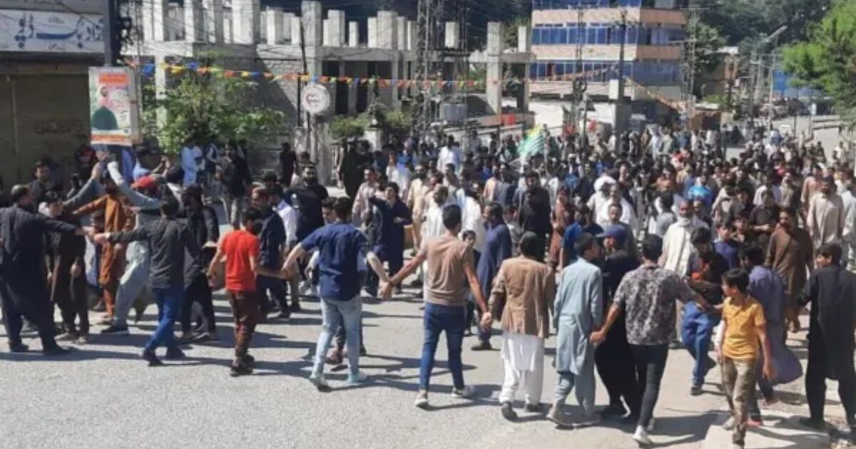 آزاد کشمیراحتجاج میں 4 سیکیورٹی اہلکار شہید،89 زخمی،425 گرفتار