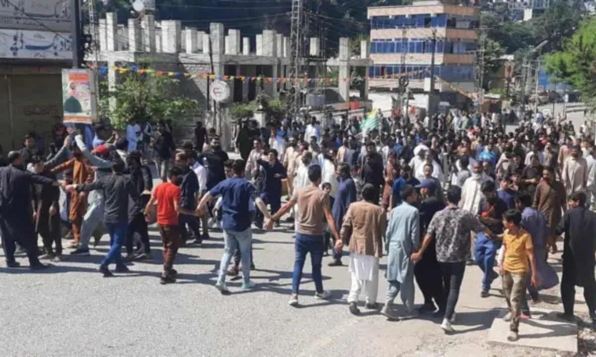 آزاد کشمیراحتجاج میں 4 سیکیورٹی اہلکار شہید،89 زخمی،425 گرفتار