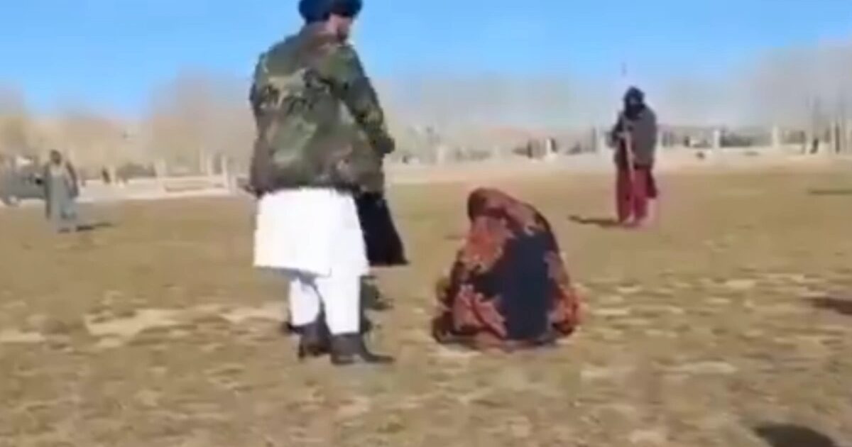 افغانستان میں لڑکی کو سر عام کوڑے مارنے کی ویڈیو وائرل