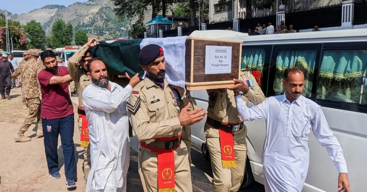 ایم آئی-17 ہیلی کاپٹر حادثہ،شہید21اہلکاروں کی نماز جنازہ فوجی اعزاز کےساتھ ادا