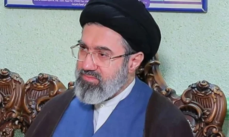 مجتبیٰ خامنہ ای نے اختلاف کے باوجود معاہدے کی منظوری دے دی