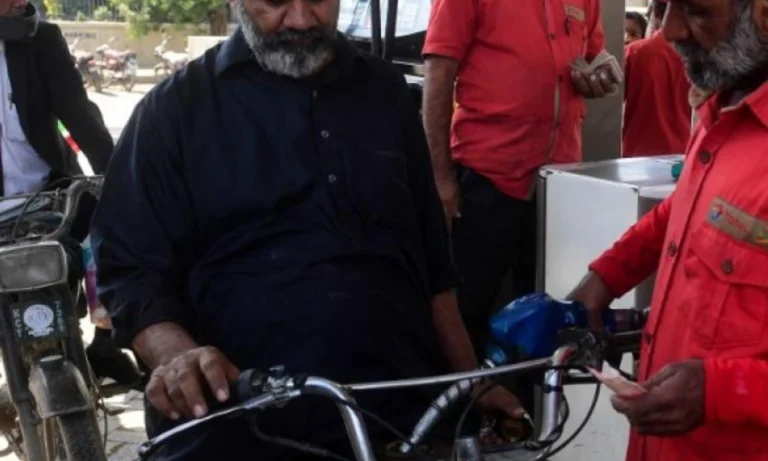 موٹر سائیکل والوں کو ماہانہ دو ہزار ملیں گے یا نہیں؟
